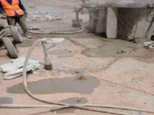 曲江水泥混凝土路面板底注浆技术 路面脱空注浆整治方案